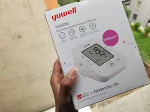 Photo - Digital Blood Pressuer Monitor本月new Medical Digital Bp