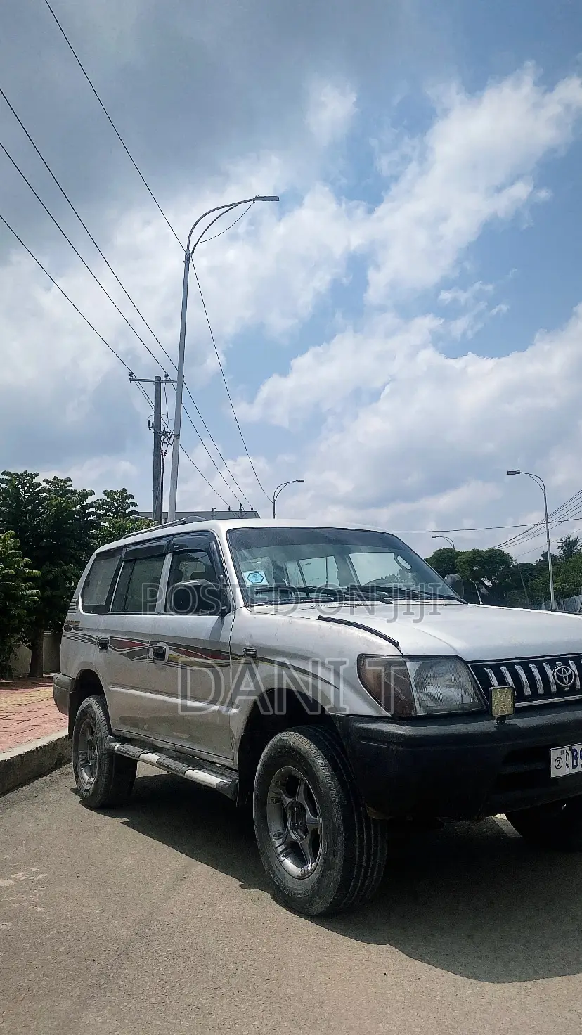 Toyota Land Cruiser 90 1997 Gray