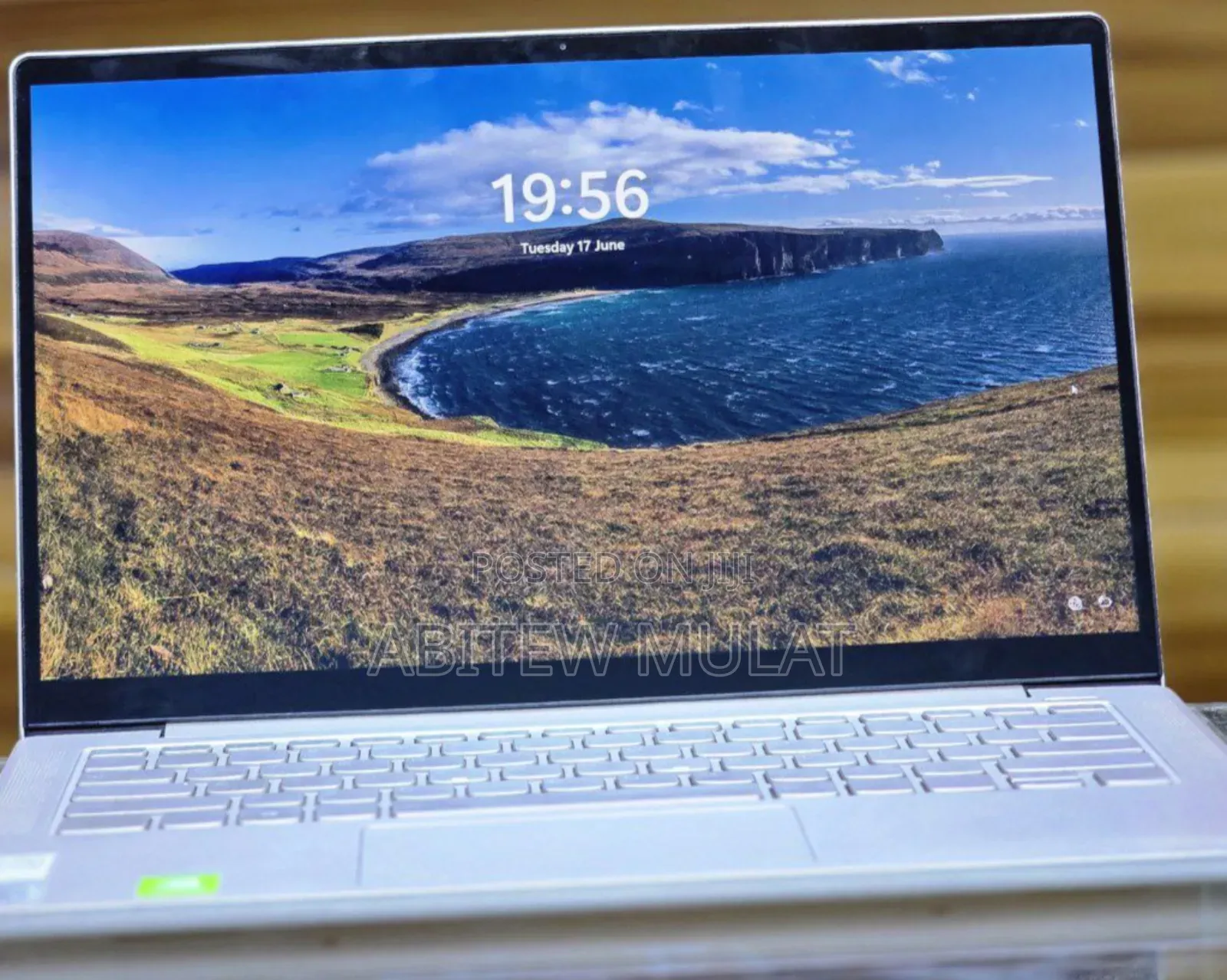 New Laptop Lenovo Yoga 700 8GB Intel Core I5 SSD 512GB