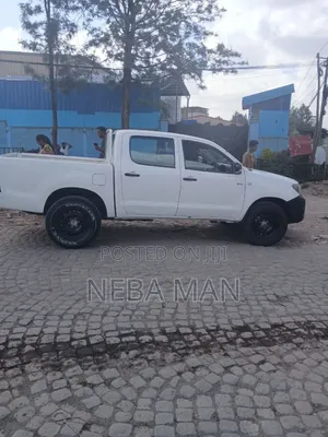 Toyota Hilux 2010 White