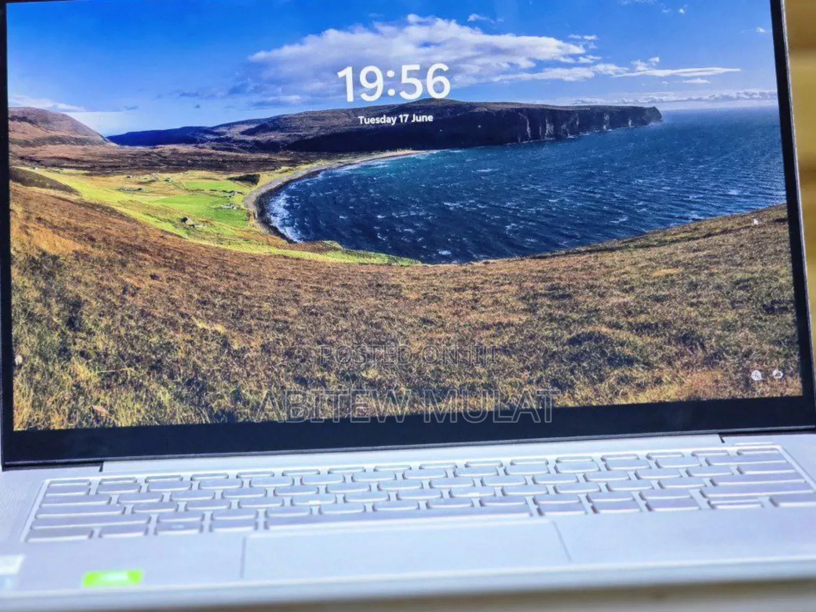 New Laptop Lenovo Yoga 700 8GB Intel Core I5 SSD 512GB