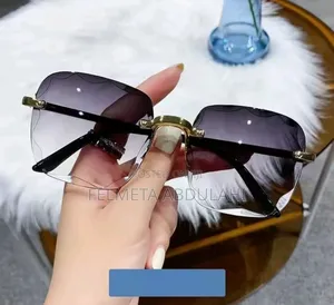 Photo - Frameless Cut Edge Sunglasses Women's Transparent Multicolor