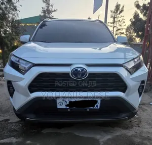 Photo - Toyota RAV4 2024 White