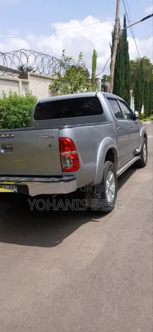 Toyota Hilux 2015 Silver