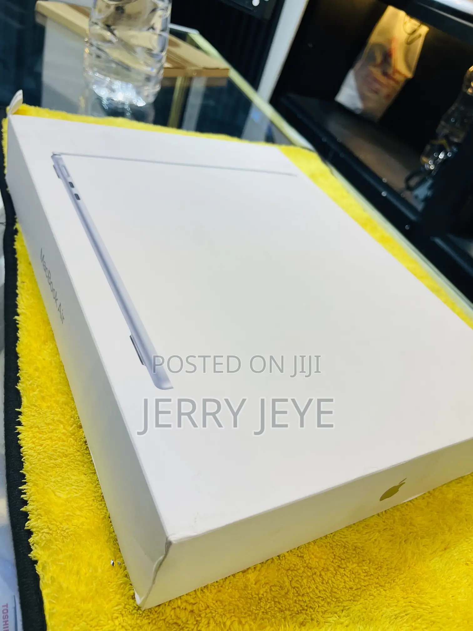 New Laptop Apple MacBook Air 2025 M4 13-Inch 16GB Apple M4 SSD 512GB