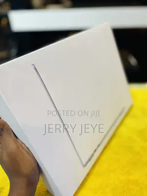 New Laptop Apple MacBook Air 2025 M4 13-Inch 16GB Apple M4 SSD 512GB