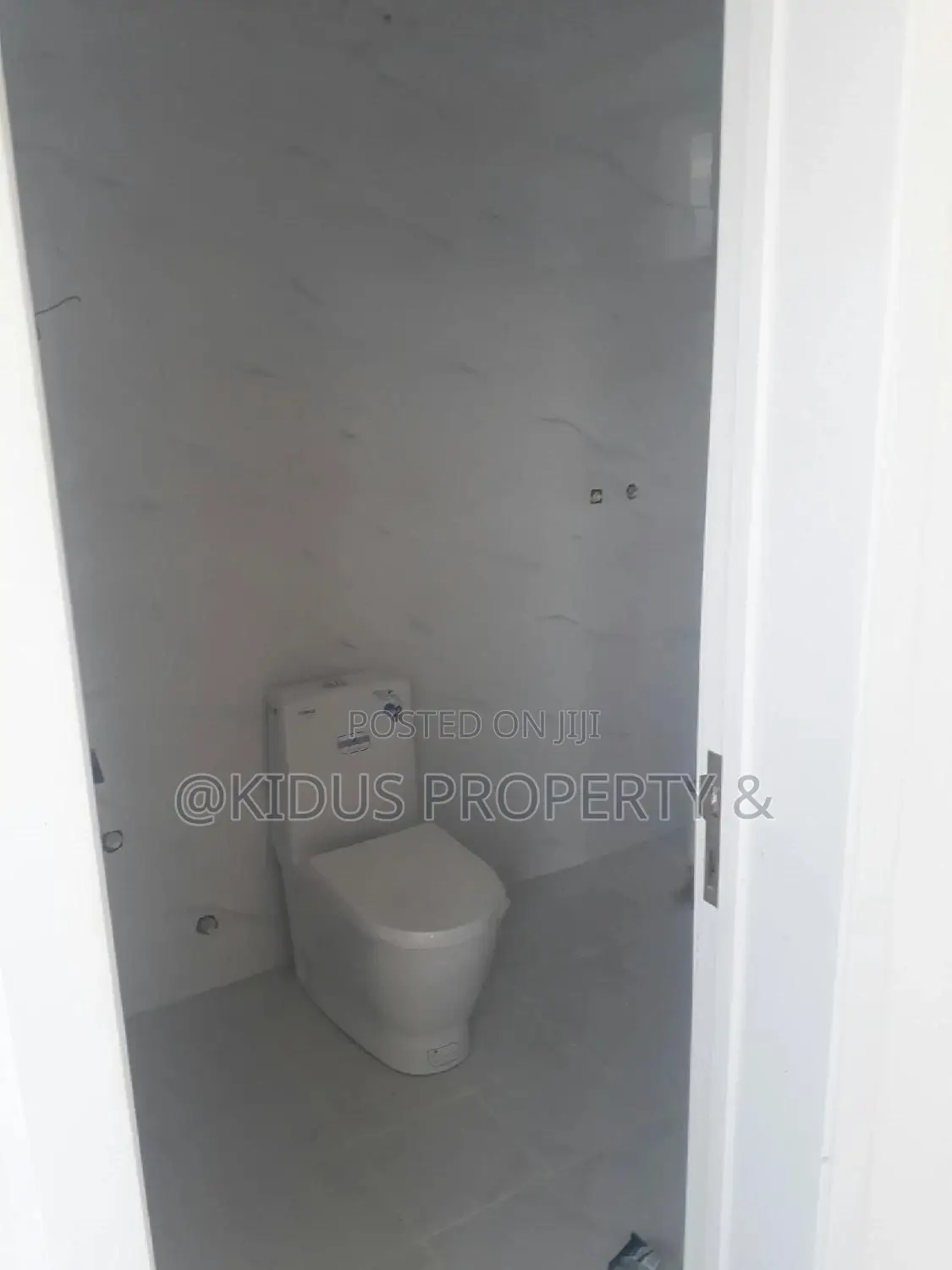 4bdrm Apartment in Jemo Mekael, Nifas Silk-Lafto for rent