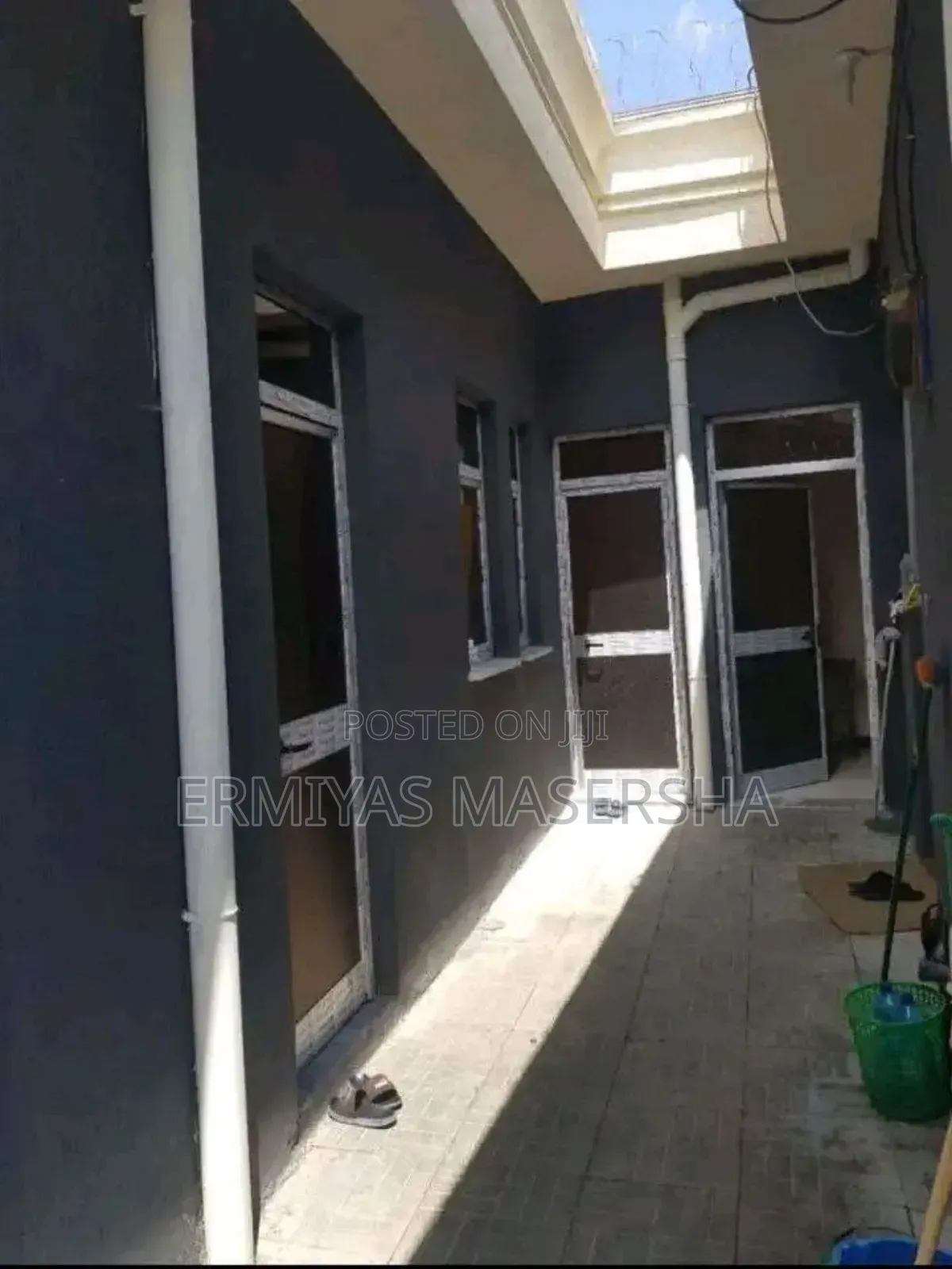 Furnished 5bdrm Villa in Yeka for sale