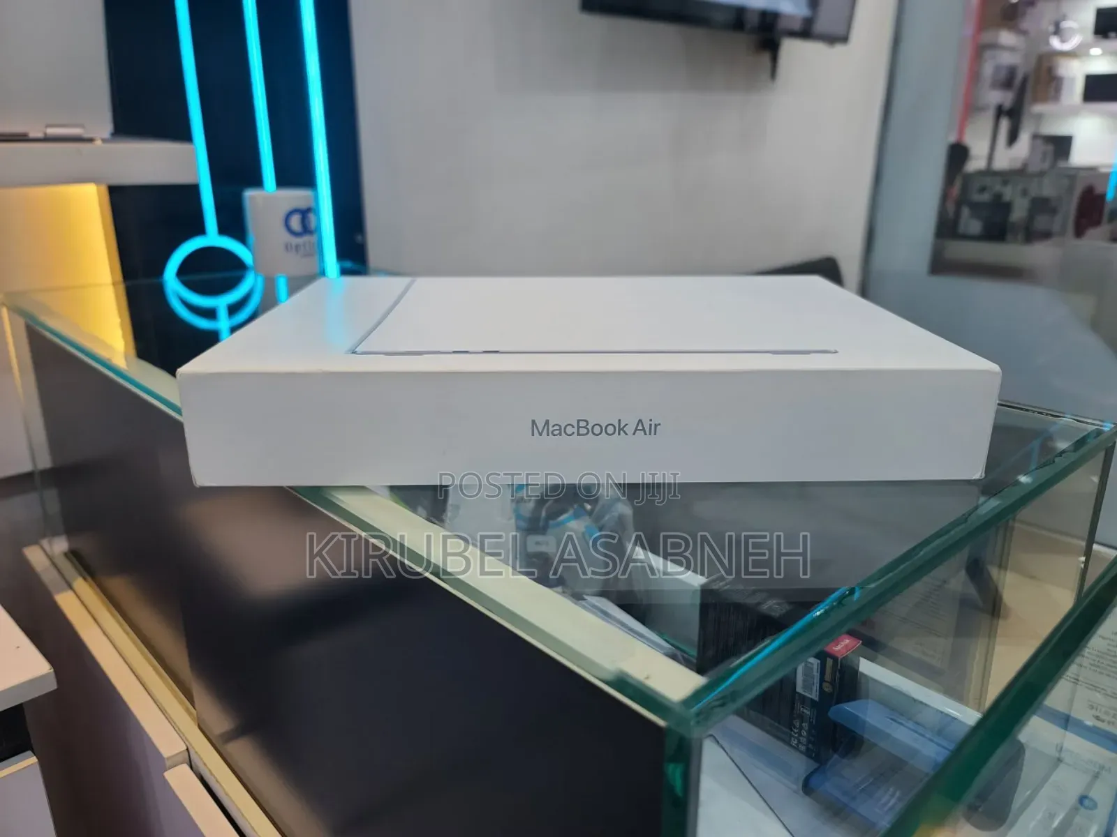 New Laptop Apple MacBook Air 2025 M4 13-Inch 16GB Apple M4 SSD 256GB