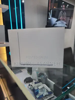 New Laptop Apple MacBook Air 2025 M4 13-Inch 16GB Apple M4 SSD 256GB