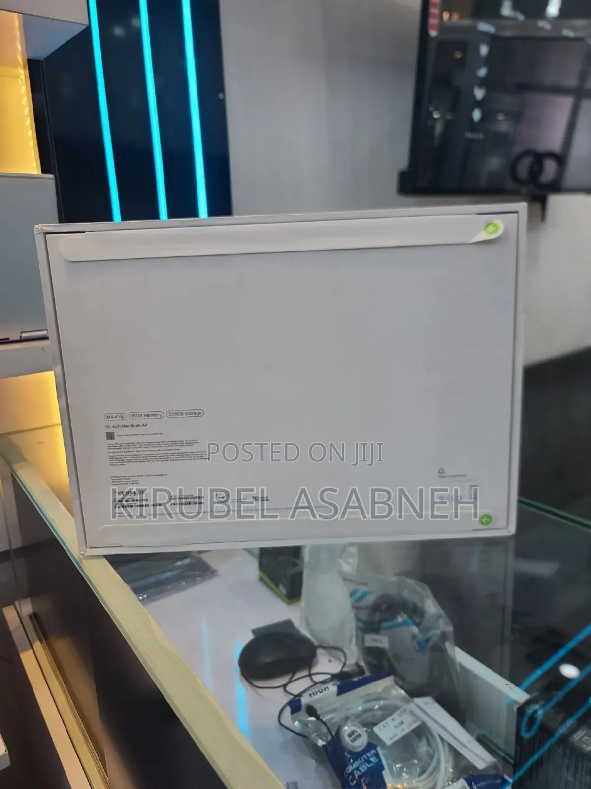 New Laptop Apple MacBook Air 2025 M4 13-Inch 16GB Apple M4 SSD 256GB