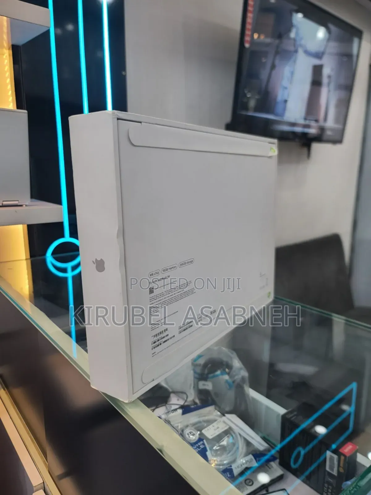 New Laptop Apple MacBook Air 2025 M4 13-Inch 16GB Apple M4 SSD 256GB