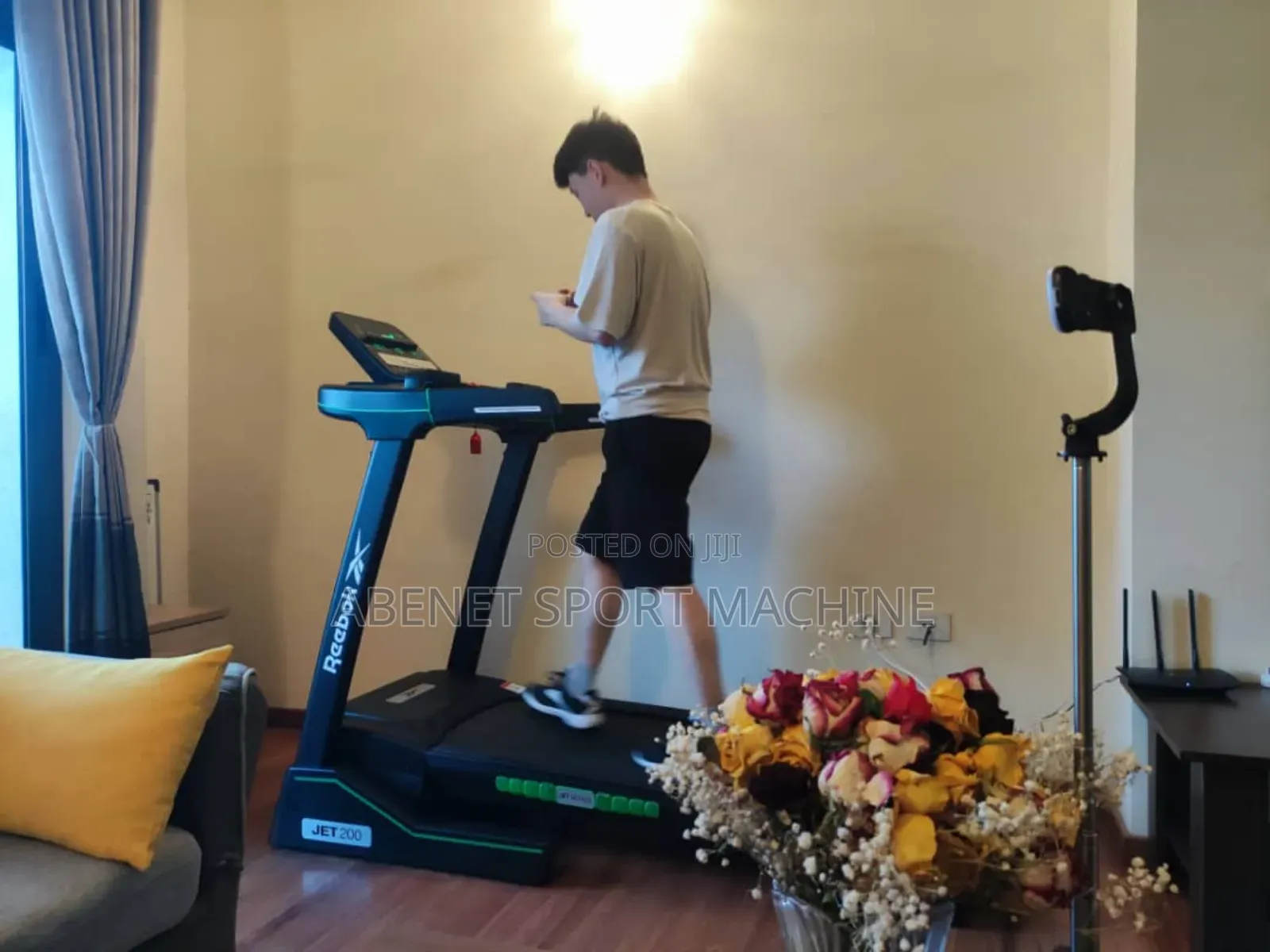 Reebok Jet200 Series የአዉሮጳዉያን ስታንዳርድ የመሮጫ ማሽን