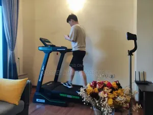 Photo - Reebok Jet200 Series የአዉሮጳዉያን ስታንዳርድ የመሮጫ ማሽን