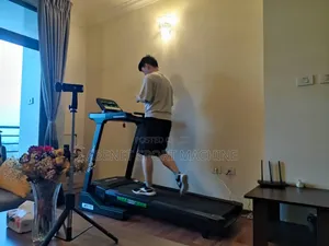 Reebok Jet200 Series የአዉሮጳዉያን ስታንዳርድ የመሮጫ ማሽን