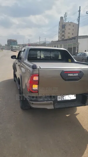 Toyota Hilux 2021 Beige