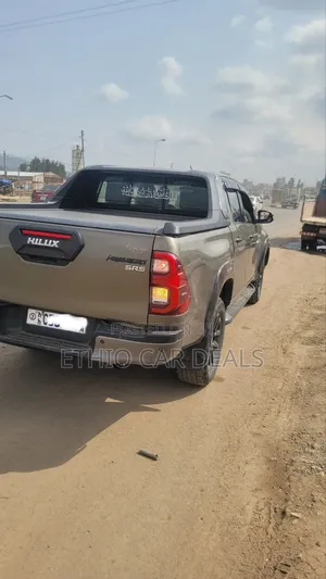 Toyota Hilux 2021 Beige