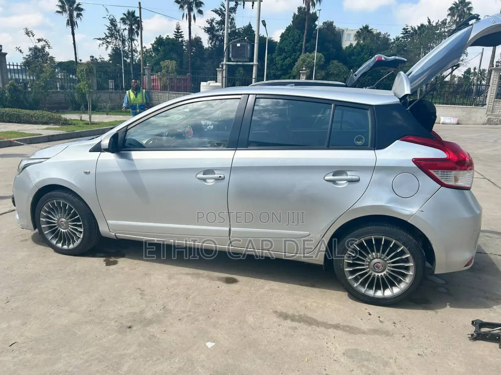 Toyota Yaris 2015 Silver