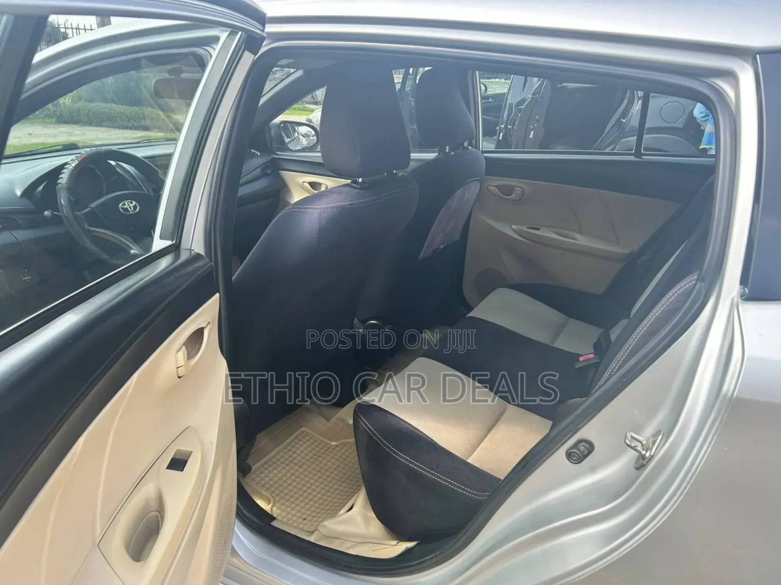 Toyota Yaris 2015 Silver