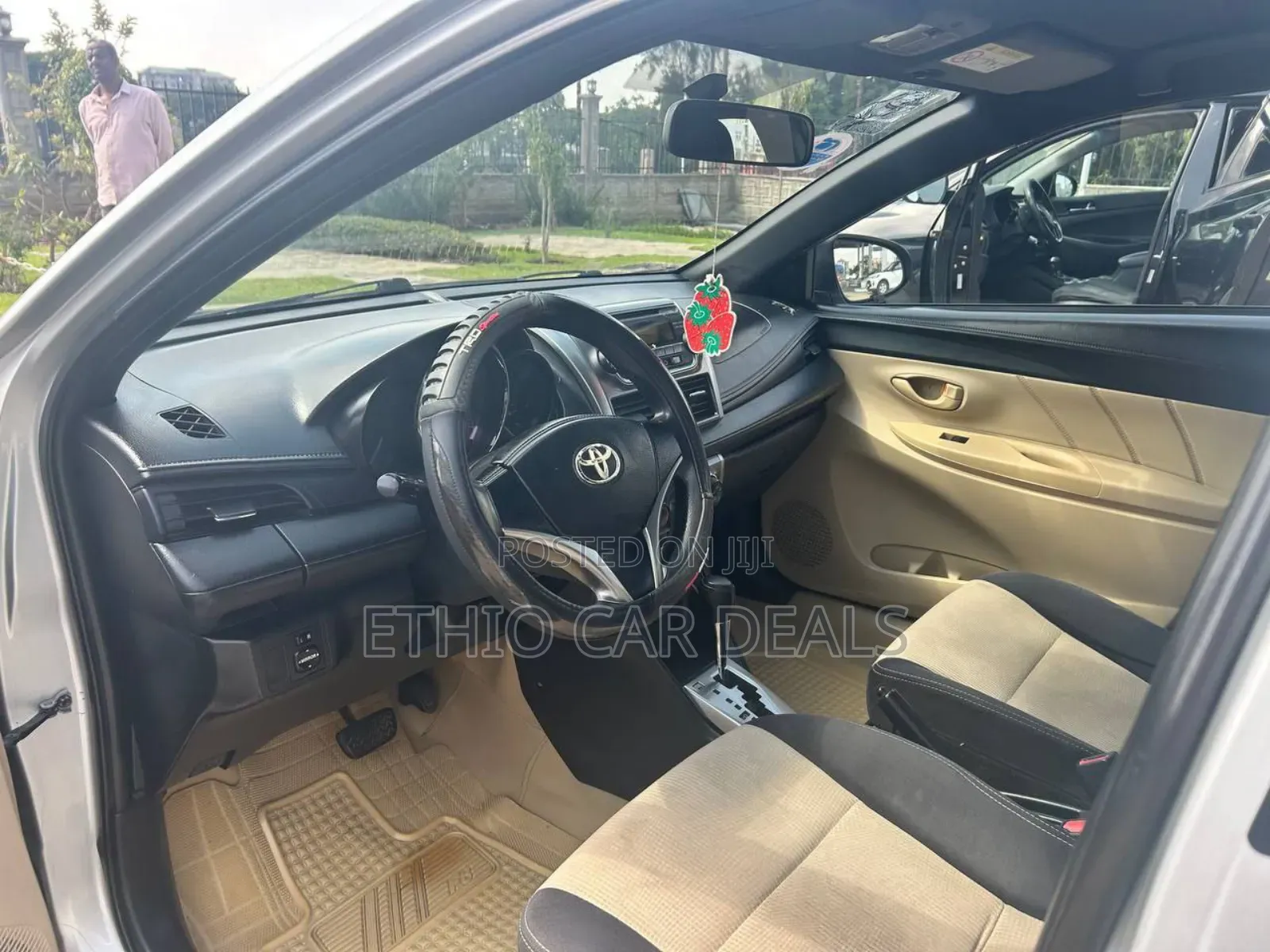 Toyota Yaris 2015 Silver