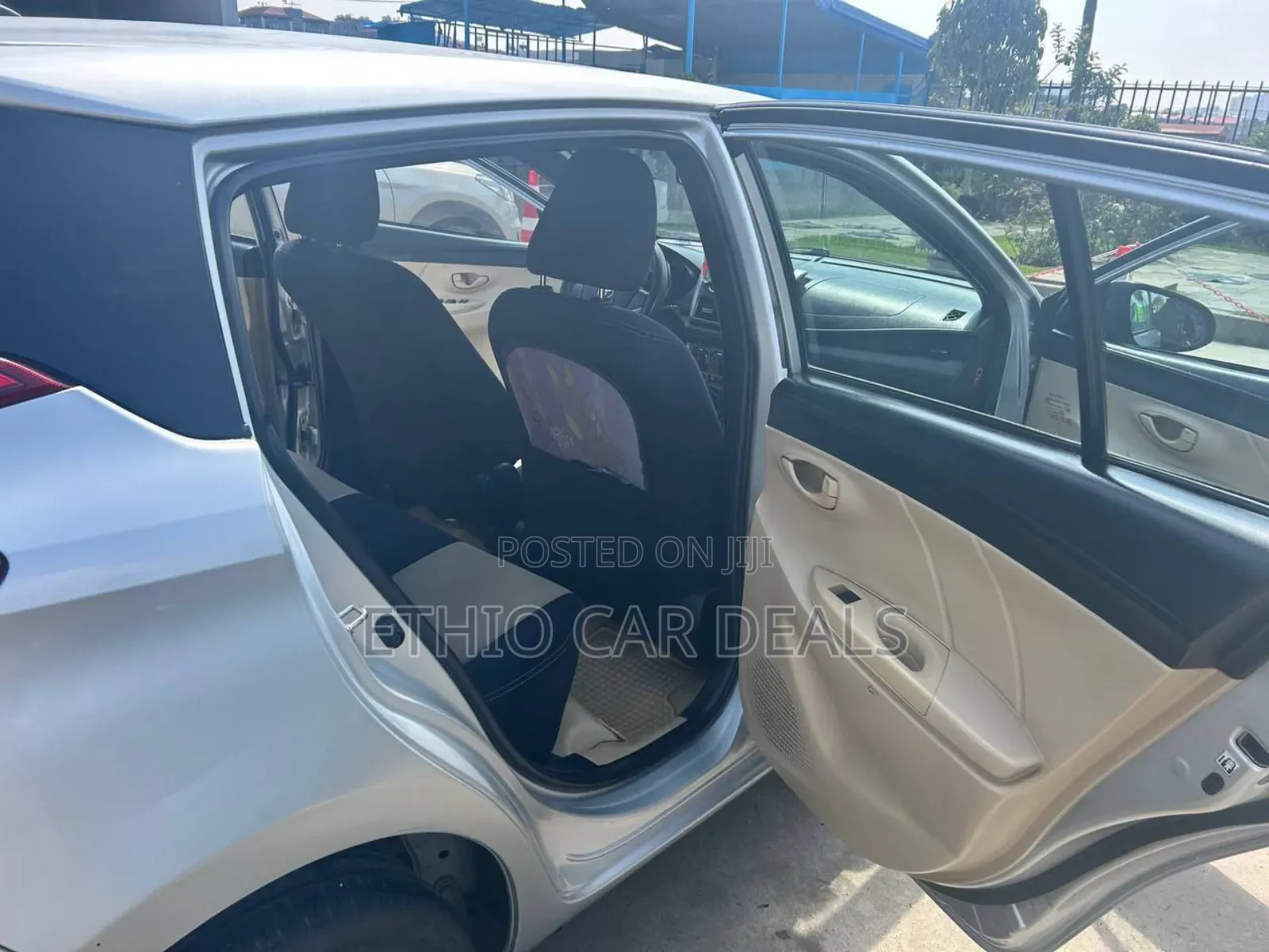 Toyota Yaris 2015 Silver