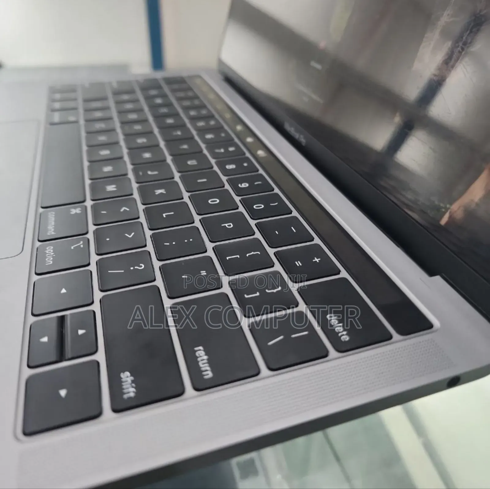 New Laptop Apple MacBook Pro 2019 8GB Intel Core I5 SSD 256GB