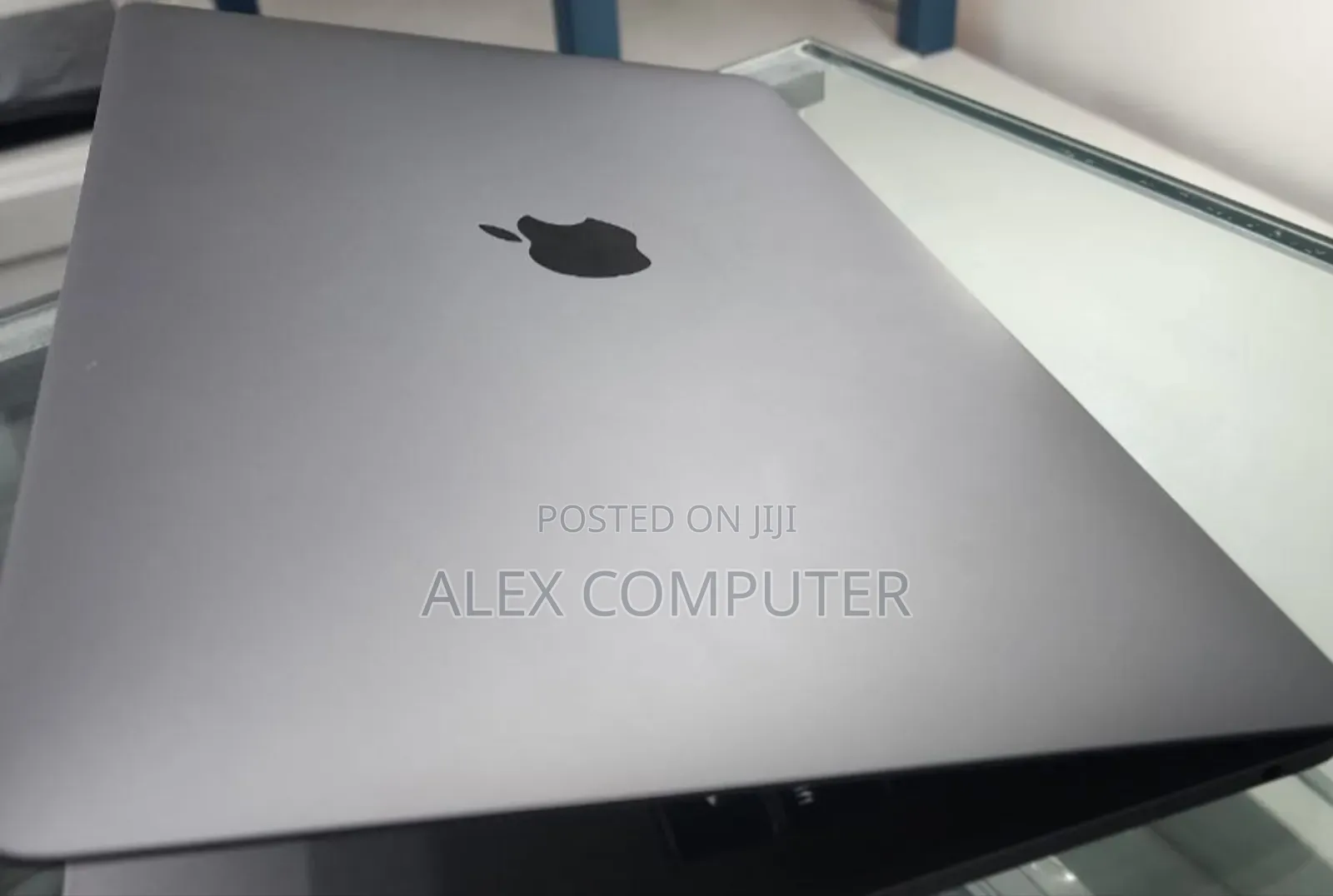 New Laptop Apple MacBook Pro 2019 8GB Intel Core I5 SSD 256GB