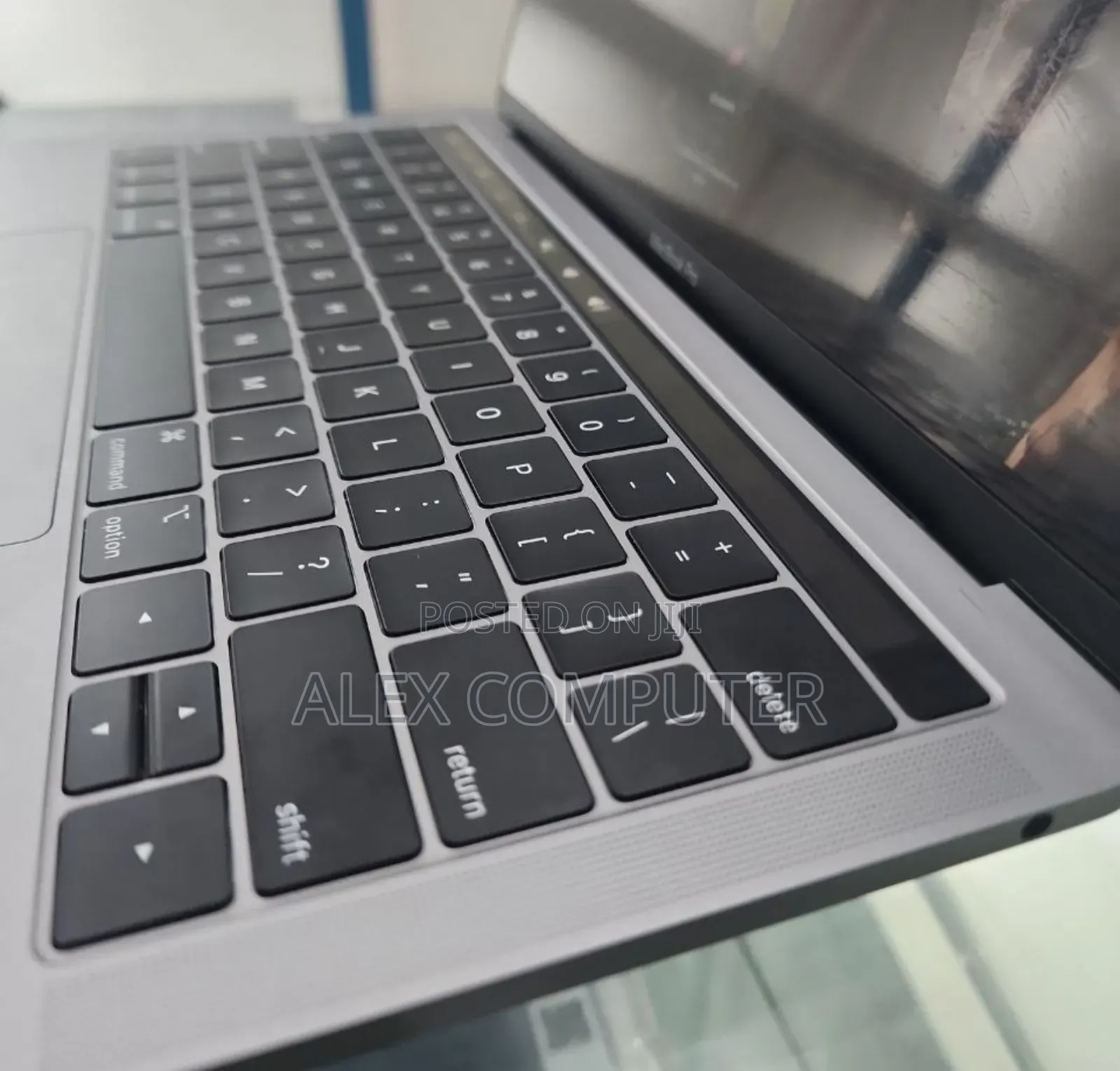 New Laptop Apple MacBook Pro 2019 8GB Intel Core I5 SSD 256GB