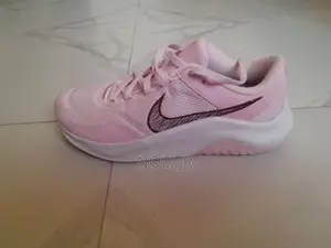 Photo - Nike Women's Legend Essential 3 Sneaker