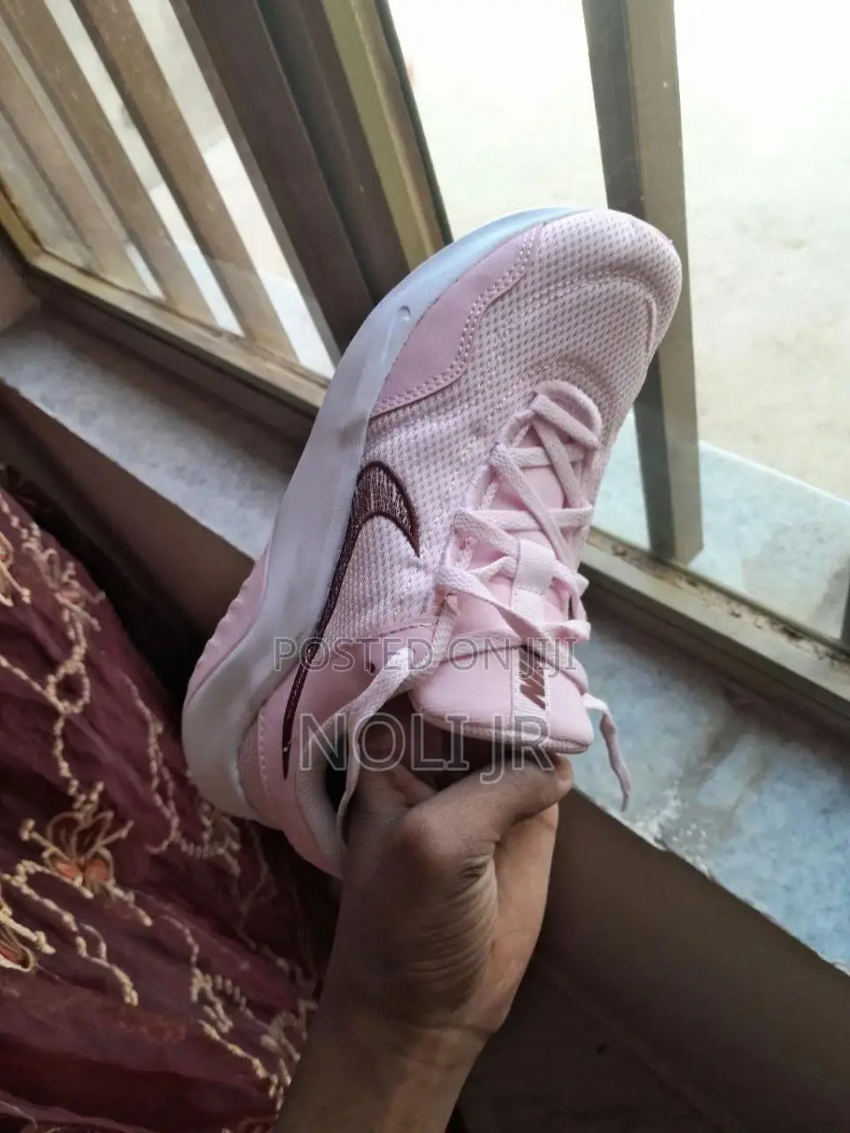 Nike Women's Legend Essential 3 Sneaker