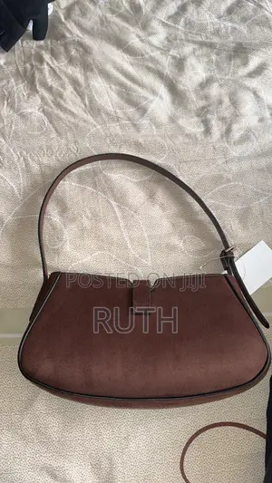 Simple and Classy Hand/Shoulder Bag