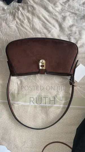 Simple and Classy Hand/Shoulder Bag