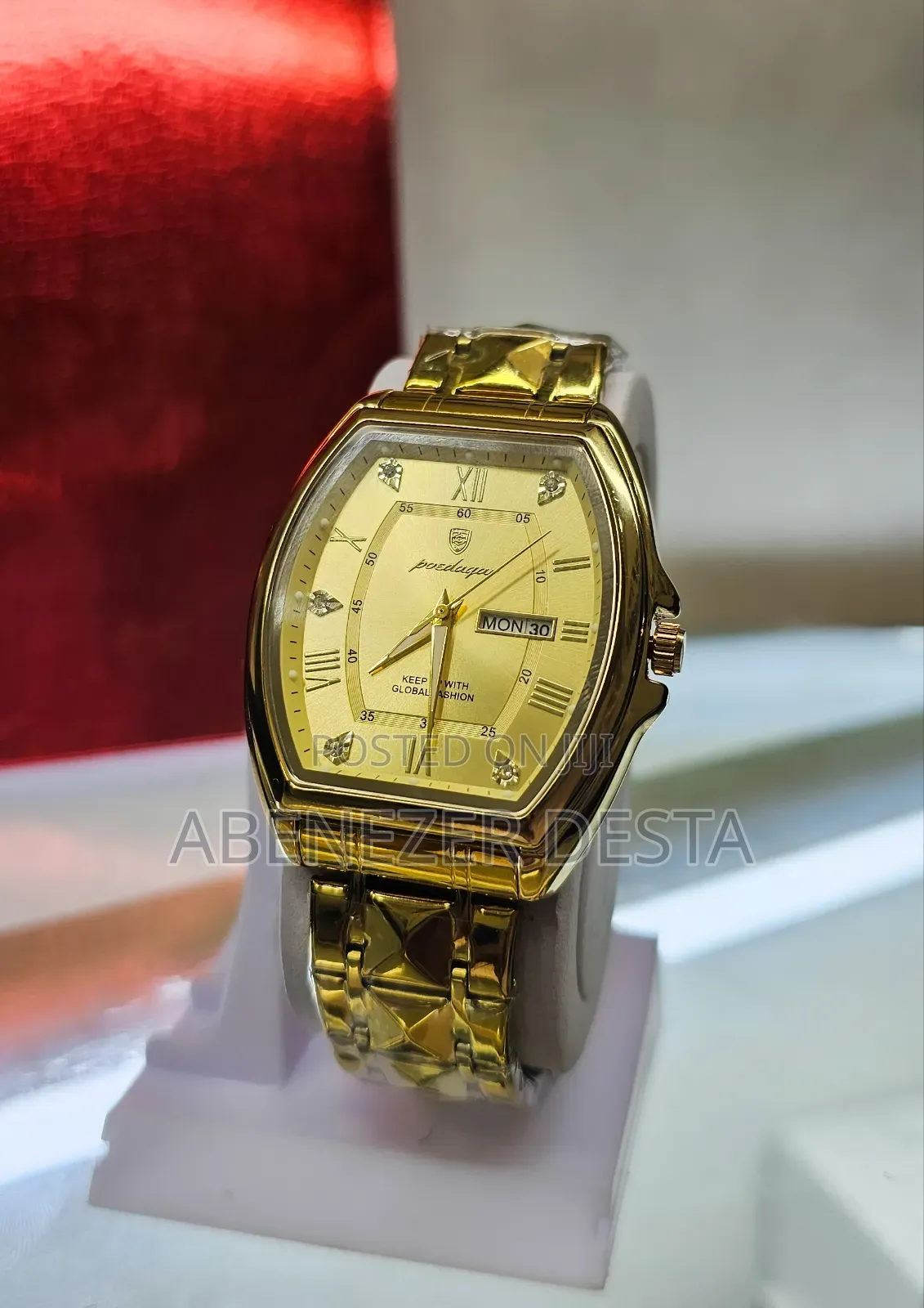 The New Barrel-Shaped Men's Watch Is a Luxurious