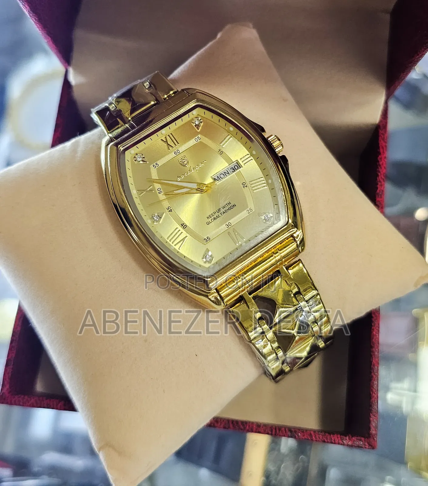 The New Barrel-Shaped Men's Watch Is a Luxurious