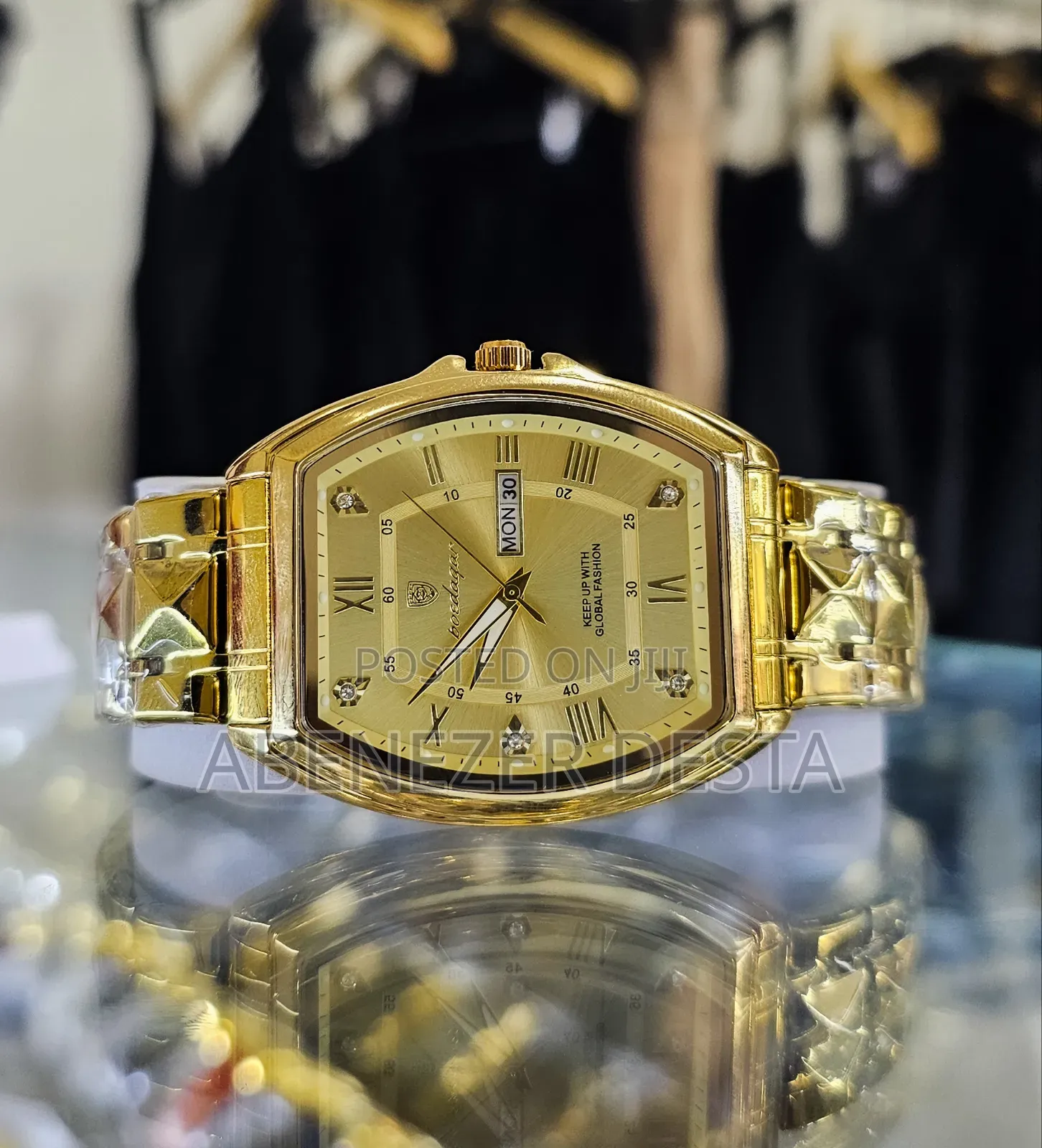 The New Barrel-Shaped Men's Watch Is a Luxurious