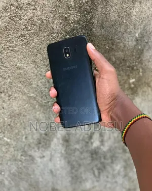 Photo - Samsung Galaxy J4 16 GB Black