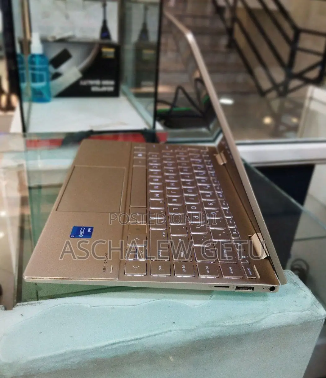 New Laptop HP Envy X360 8GB Intel Core I7 SSD 512GB