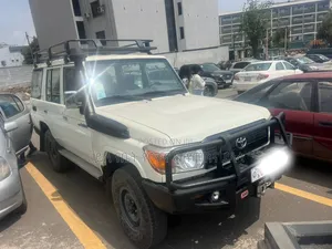 Photo - Toyota Land Cruiser 2019 White