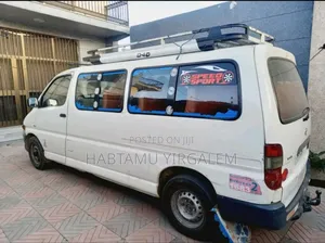 Toyota HiAce 2006 White