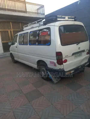 Toyota HiAce 2006 White