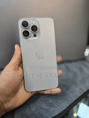 Photo - New Apple iPhone 15 Pro Max 256 GB Gray