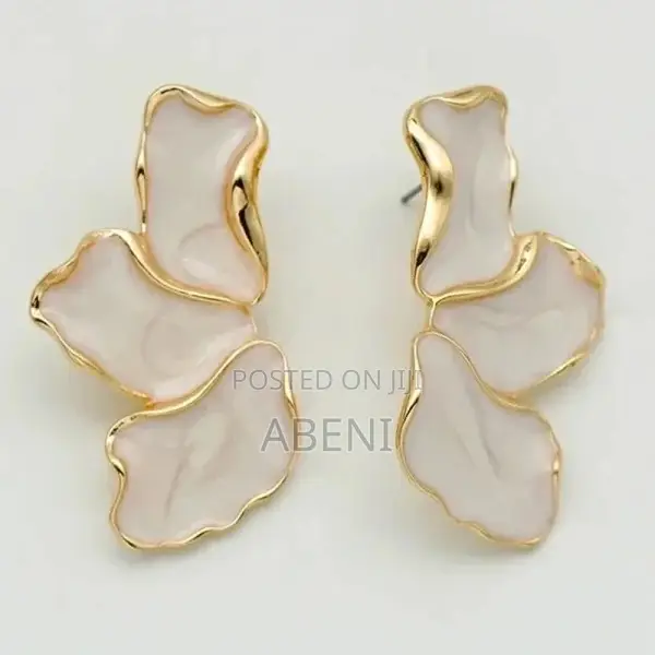 Fashionable Gold Color Plating Irregular Pos Earrings