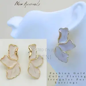 Photo - Fashionable Gold Color Plating Irregular Pos Earrings