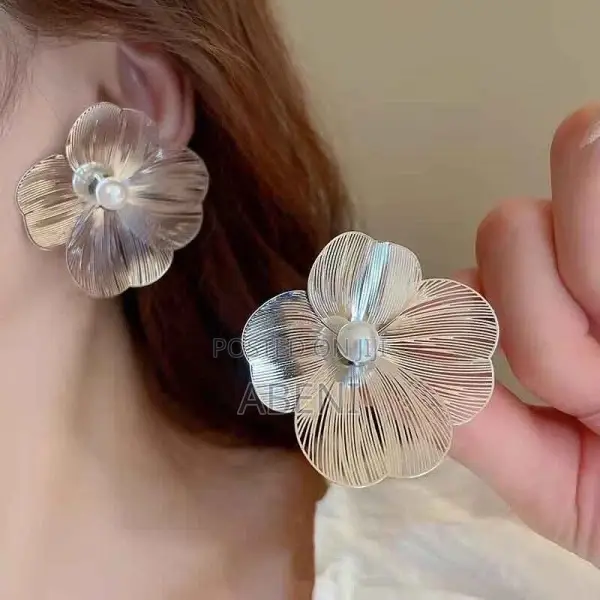 Metal Flower Retro Earrings
