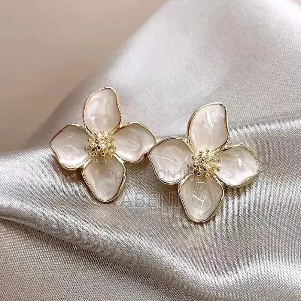 Vintage Flower Stud Earrings