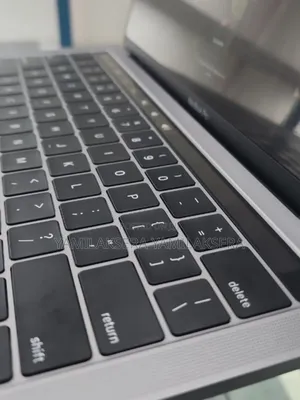 New Laptop Apple MacBook Pro 2019 16GB Intel Core I7 SSD 512GB