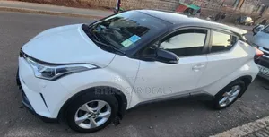 Photo - Toyota C-HR 2020 White