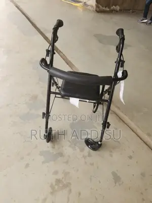 Photo - Walker Four Wheel吃飯medical Walker吧畾with Seat Walker瓶蓋walker