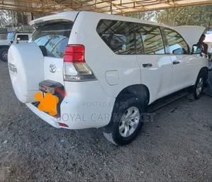 Photo - Toyota Land Cruiser Prado 2011 White