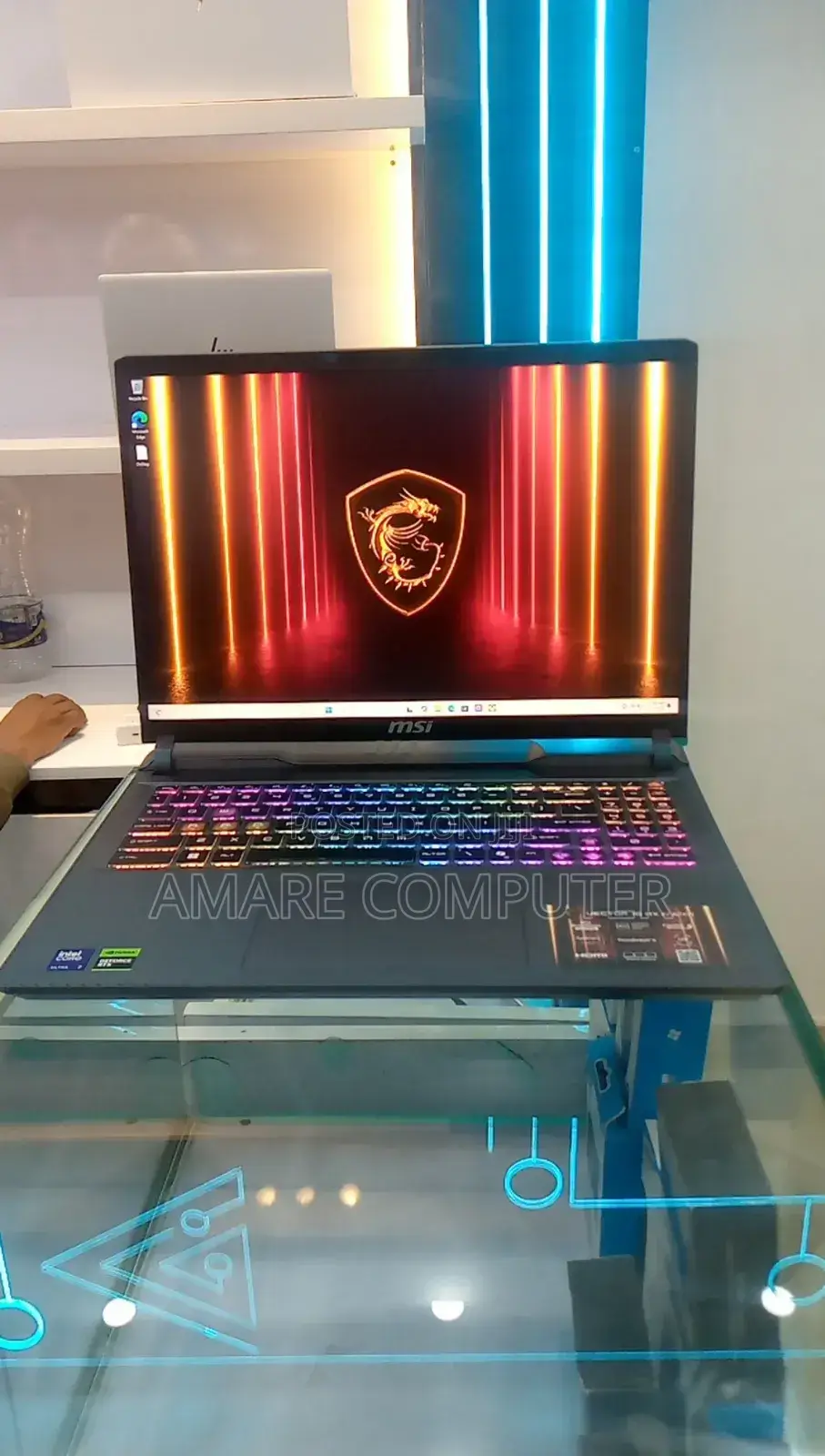 New Laptop MSI Vector 17 HX AI A2XWJG 16GB Intel Core Ultra 7 SSD 512GB